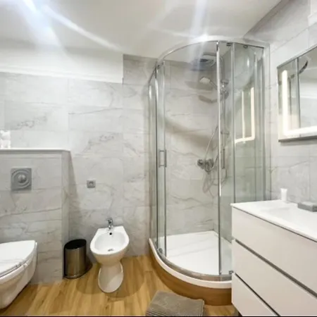 Appartement, Proche Du Palais Des Festivals, Et Commerces *